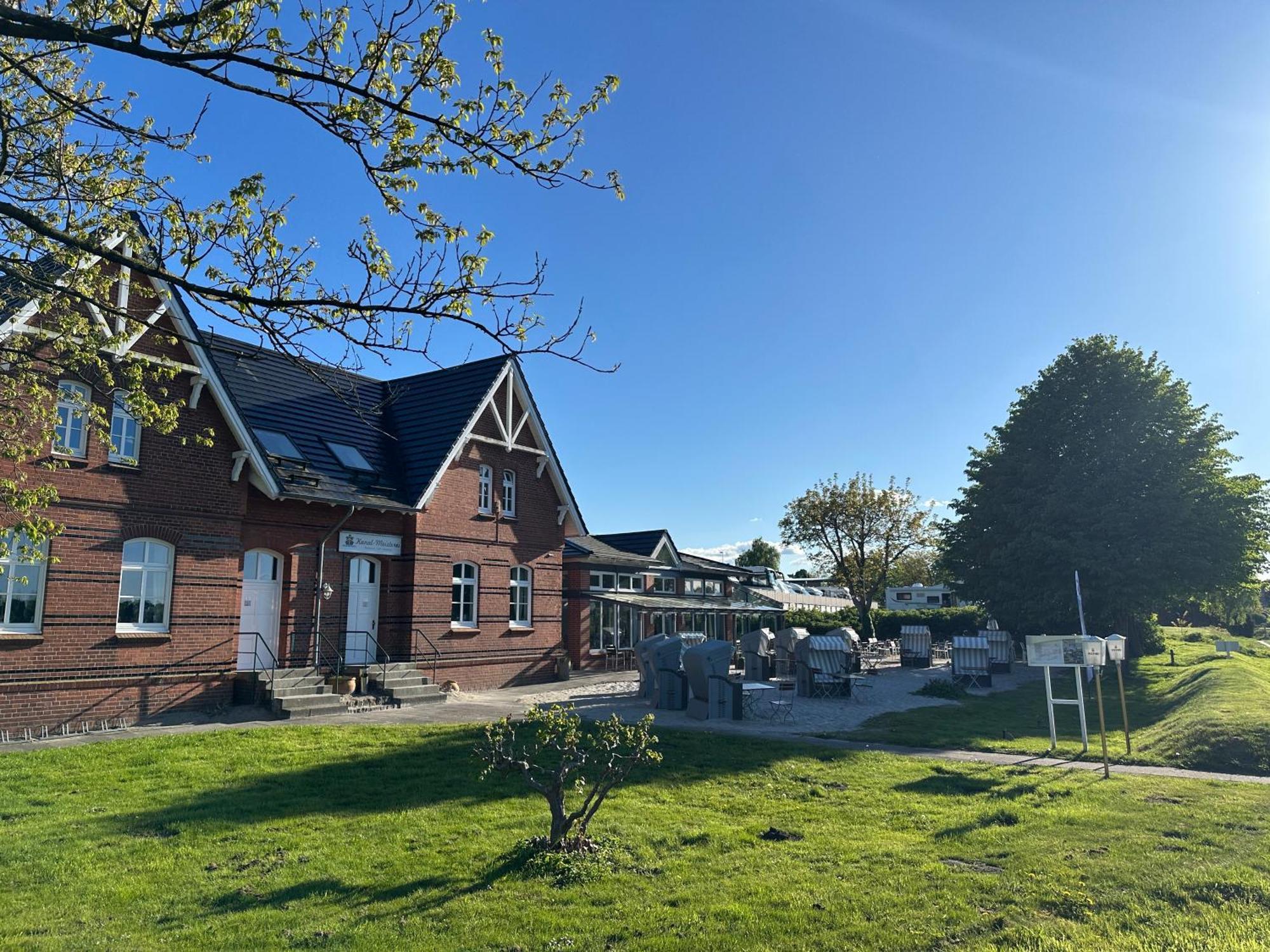 Kanal-Haus "Das Gaestehaus Direkt Am Nok" Osterronfeld Exterior photo